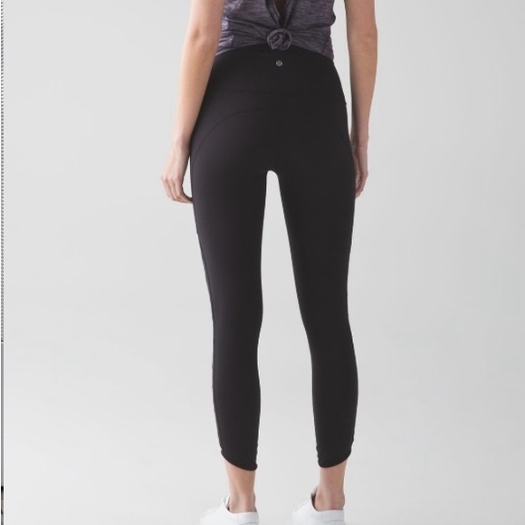 Lululemon Serene Tight Size 6 in Black - Picture 2 of 13